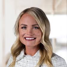 Stephanie Warren's Instagram, Twitter & Facebook