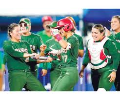 Explican por qué el equipo femenil de sóftbol tiró sus uniformes a la basura. Pdbmny2sqffs M