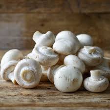 Hat sich an der verpackung bereits kondenswasser gesammelt, so ist dies ein hinweis darauf, dass die pilze womöglich schon etwas liegen. Champignons Roh Essen Darf Man Das Brigitte De