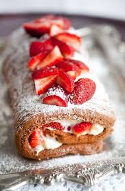 Chocolate And Strawberry Roulade Recette Nourriture Gateau Roule Chocolat Et Recette