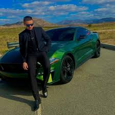 Jesse Sanford (@burgersnbitches) • Threads, Say more