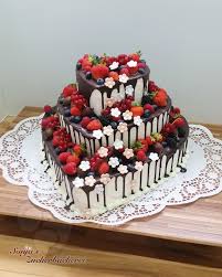Hochzeitstorten Drip Cake Hochzeitstorten Hochzei In 2020 Traditionelle Hochzeitstorte Torte Hochzeit Hochzeitstorte