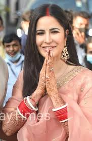 𝖪𝖺𝗍𝗋𝗂𝗇𝖺 𝖪𝖺𝗂𝖿 𝖥𝖺𝗇𝗌 on X: The mehndi, chuda, mangalsutra,  sindoor... marriage looks so good on our Queen!! 🥺❤️ KatrinaKaif  t.coZm37oM9oTr  X