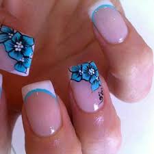 Para ir a la estos son algunos modelos de uñas para los pies bastante interesantes y algunos muy sencillos de realizar. Pintados De Unas Flores Y Mariposas Nail Art
