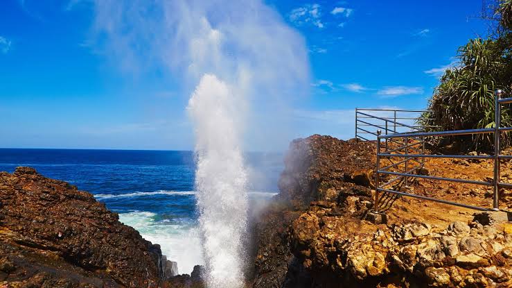 Hummanaya Blowhole Dickwella natural geyser ocean waves second largest Asia