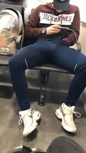 Boner in public - ThisVid.com