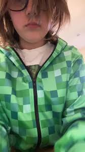 Kat 🛹🦴🩻 (@bean.....3)