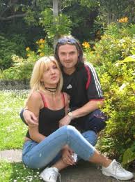 Namibya ekiplerinden ramblers'da hem futbolcu hem de yardımcı antrenör olarak görev yaptıktan sonra 2011 yılında aktif futbolu bırakmıştır. Lutz Pfannenstiel Mit Ehefrau Amalia Da Hog N Onlinemagazin Ausm Woid