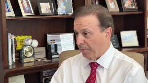 Baseball gathers behind home plate to honor Hammerin' Hank