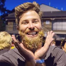 What's your honest review of the “Golden Glitter Beard” ?!?! Let's be pals 