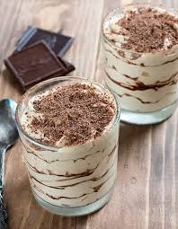 Une Recette Super Facile Sans Cuisson Et Elegante Pour Ceux Qui Adorent Les Tiramisus Mais Qu Au Fond C Est Surto Mousse Recipes Mascarpone Recipes Desserts