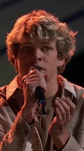 #MichaelBublé uses his one block