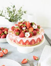 Dann gibt es nämlich gleich mal diesen erdbeer schmand kuchen. Super Leckeres Sommertortchen No Bake Erdbeer Schmand Torte