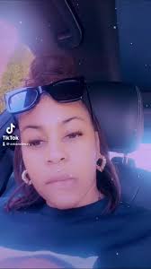 Amanda Weekes (@amandeezy)