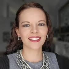 Kelly Dearth's Instagram, Twitter & Facebook