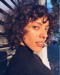 Check out this guide to the latest & trending hairstyles for girls with short, medium accessorize this short hairstyle for women with oodles of confidence and you are ready to turn jokes apart, the popular blonde ends on dark coloured hair look has been a mass favourite. 19 Short Brown Hairstyles Haircuts For Brunettes