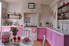 مطابخ باللون الوردي ميزات وصور غرف