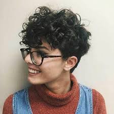 See more ideas about hair rollers, hair beauty, hair curlers. Curly Androgynous Haircuts Androgynous Male Models Curly Hair Hd Modello Awesome Androgynous Cut On Curly Hair