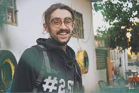 Performance do cantor diogo martins cantando a musica por enquanto do cantor renato russo. Depois De Agressao Brutal Ator Diogo Fialho Submetido A Cirurgia De Emergencia