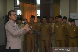 Bupati solok selatan khairunas, wakil bupati yulian efi, beserta mas. Plt Bupati Solok Selatan Ingatkan Asn Bekerja Sesuai Aturan Antara Sumbar