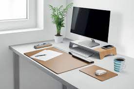 Here are 20 useful desk accessories if you want to make your desk look as stylish as you do, this tech accessory will impress both you and your coworkers. Office Desk Accessories Sigel