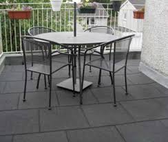 Corner tile cartons contain 4 corner tiles (16 sq. Outdoor Rubber Tiles