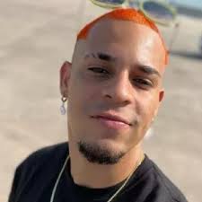 Bad Bunny: quién es Nigel O'Brian, el bailarín con el que besó en premios  MTV