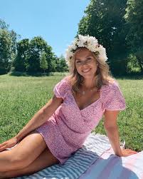 This nordic roots group from northern sweden composes its own original tunes based on swedish folk music and customs. Pin Auf Midsommar