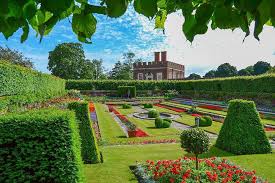 11 Of The Best U K Royal Gardens Royal Garden Historic Royal Palaces Hampton Court Palace
