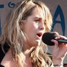 Elin Fflur fronts new S4C show Nodyn