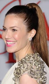 Whether you're going for short and punchy or long and elegant. 20 Most Flattering Hairstyles For Round Faces Ponytail Hairstyles Easy Hair Styles Stylish Hair