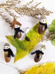 Bastelt euch schöne anhänger oder ketten mit murmneln und sammelt mit euren kindern ein paar kastanien und lasst sie damit etwas kreatives basteln. Diy Herbst Bastelideen Mit Kastanien Eicheln Lavendelblog