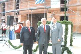 Geplant wird in drei varianten. Nymphenburg Wohnraum Fur Familien 20 09 2005