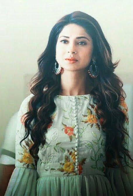 Zoya's outfits from Bepannah (2018) Part-2 : r/BollywoodFashion