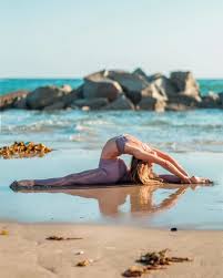 She made her world cup debut at age 17 in november 2011, won two medals at the world championships in 2019. Corinne Suter Corinne4262 Profil Pinterest