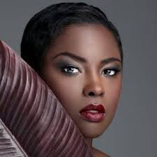 Tutoriel Maquillage Peaux Noires Metisses Ou Mates Special Saint Valentin Dark Skin Makeup Black Skin Beautiful Black Women
