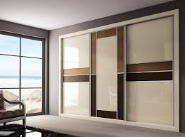 Maybe you would like to learn more about one of these? Armario De Puertas Correderas Astidkora Recamarasarmarios Y Comodas Homify Wardrobe Design Bedroom Sliding Door Wardrobe Designs Wardrobe Laminate Design