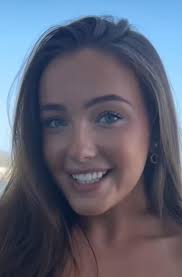 ✨ Behind her smile is a lonely heart… 💖 ➡️ Connect Here:  https://cutt.ly/rr2ZDt59 One message can change her world 🌍