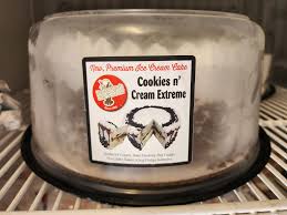 DON'T SLEEP ON THESE .. 💥NEW💥 PREMIUM ICE CREAM CAKES 😍 available in 8"  rounds and 💥NEW💥 4" rounds!!! 8"