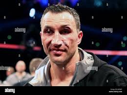 Anthony Joshua (sinistra) e Wladimir Klitschko nell'anello al Manchester  Arena Foto stock