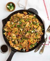 Instead of using ramen soup packets, you will make quick homemade sauce, packed with flavor! Stir Fry Noodles Fast Healthy Recipe Wellplated Com