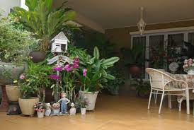 Jun 04, 2021 · bangunan bergaya art deco yang mengadaptasi konsep arsitektural europeanclassic modern, langsung tersapu pandangan orang yang melintas di bagian eksterior maison teraskita bandung, jalan asia afrika, kota bandung. Deco Laman Rumah Kampung Rmh