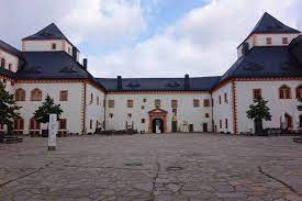 Within augustusburg's gardens is the smaller falkenlust (1733), a hunting lodge by françois de cuvilliés. Schloss Augustusburg Die Krone Im Erzgebirge