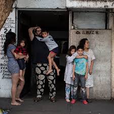 Era el día en el que todo el país realizaba simulacros para recordar el aniversario del terrible sismo de 1985 cuando la tierra tembló de verdad. Temblor En Mexico Al Menos Cuatro Personas Murieron The New York Times