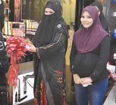 Nak kekalkan lesen je rumit, tapi bg kak yatie dgn @ady_sendayu.tinggi nak kekalkan momentum yg sukar. Ambil Masa 4 Bulan Lenyapkan 35 Kg Dari 80 Kg Lepas Bersalin Ini Yang Dilakukan Oleh Kakak Jutawan Kosmetik Hijabista