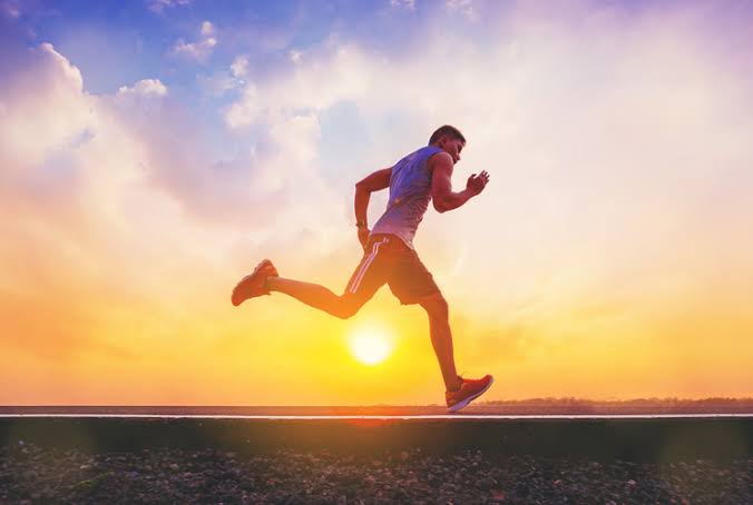 Hombre corriendo en Verano