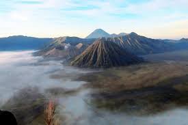 Apr 18, 2018 · pemandangan dari puncak gunung bromo. Berburu Spot Spot Instagramable Dari Lukisan Alam Bromo Hingga Little Venice Okezone Travel