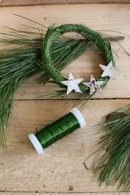 Mini Kranze Aus Seiden Kiefer In 2020 Weihnachtsdekoration Natur Naturlich Dekorieren Weihnachtsdekoration