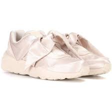 fenty by rihanna bow sneakers 560 brl liked on polyvore featuring shoes sneakers pink pink sneakers pink bow shoes pink sneakers bow shoes bow sneakers