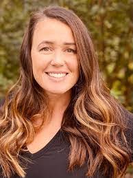 Kari Putz's Instagram, Twitter & Facebook